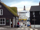 nu gelukkig slechts 2 uur stop op de Faroer. Net genoeg om de benen te strekken en vers brood te kopen.