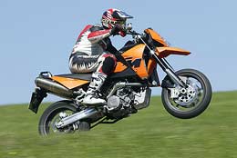 05ktm950supermotoA260174.jpg