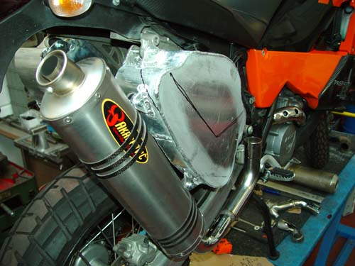 950rally_fueltankset_rearri1.jpg