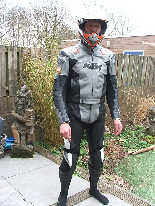 advertentie motorpak, helm em hhandschoenen 004.jpg