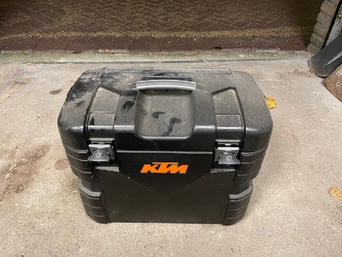 linker koffer voor.jpg