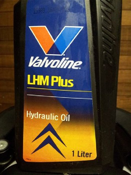 valvoline LHM plus Hydraulic oil.jpg